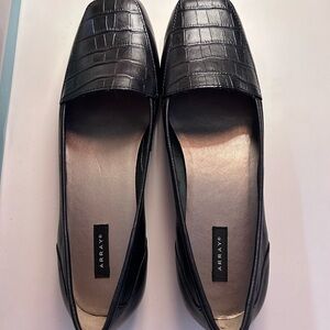 Array Women's Black Crocodile Pattern Footwear